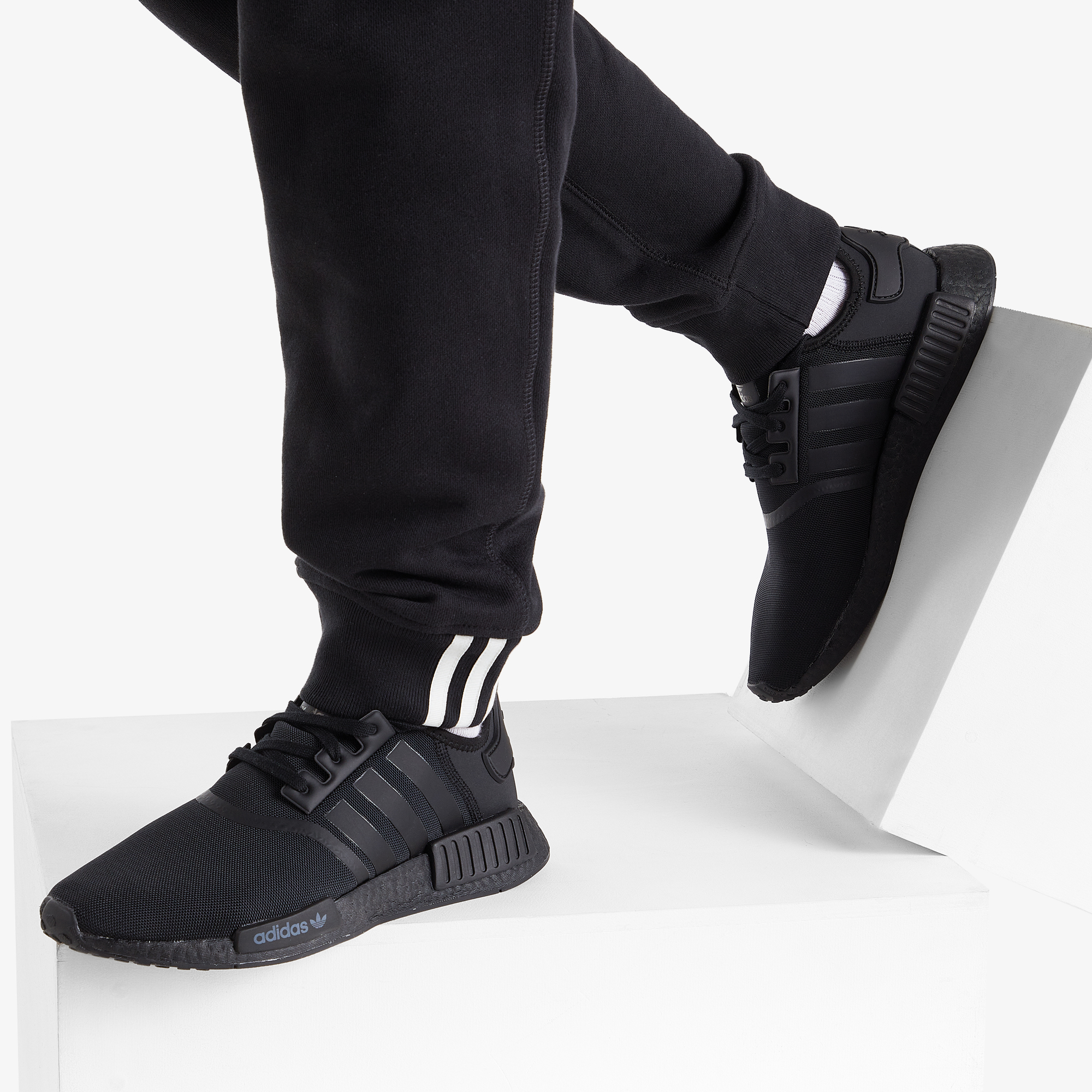 Кроссовки adidas adidas NMD_R1 FV9015A01-, цвет черный, размер 40 - фото 7