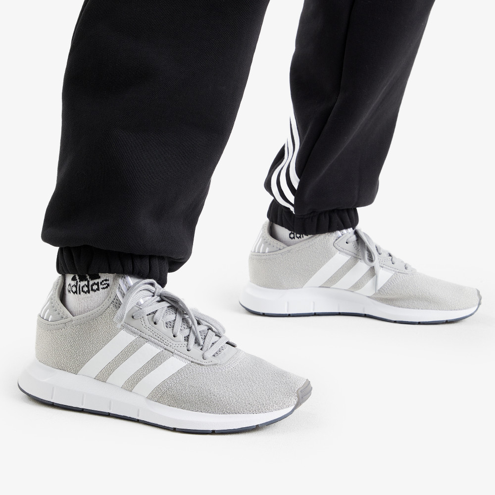 Adidas swift run x clearance shoes