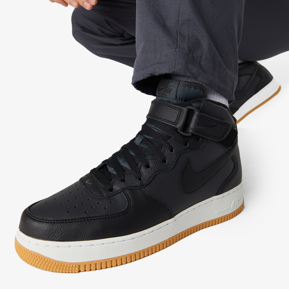 Nike air force store 1 mid gum sole