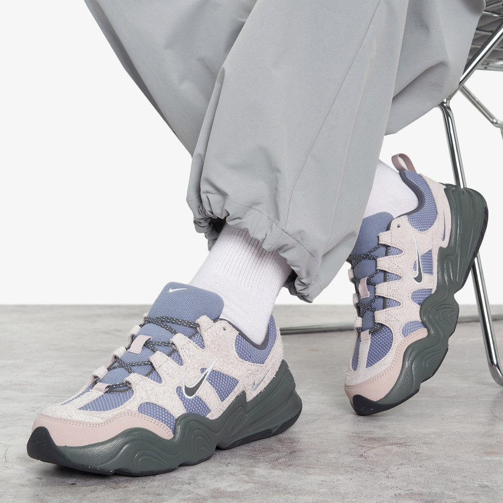 Женские кроссовки Nike Tech Hera - фото 8