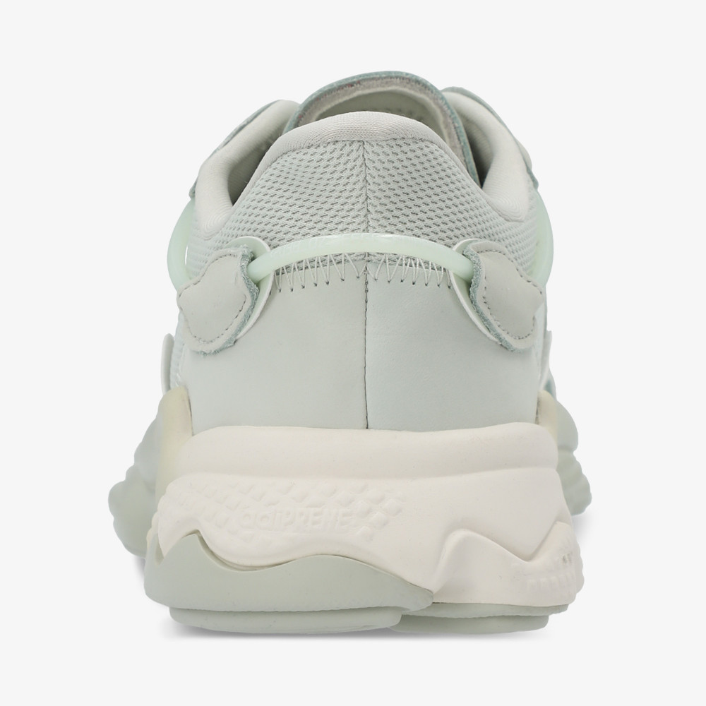Женские кроссовки adidas Ozweego - фото 3
