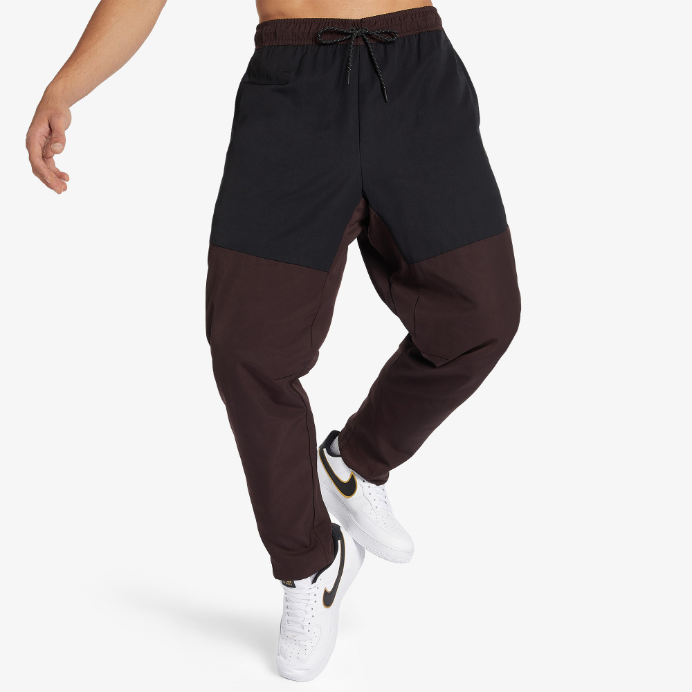 Мужские брюки Nike Sportswear Tech Essentials - фото 1