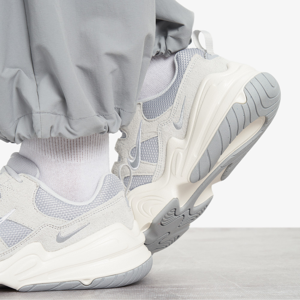 Женские кроссовки Nike Tech Hera - фото 9