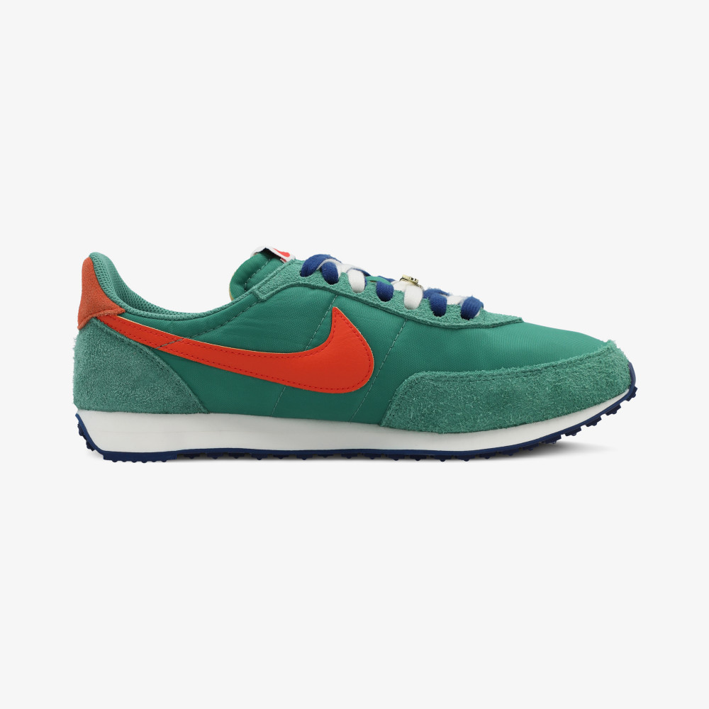 Nike air waffle store trainer green