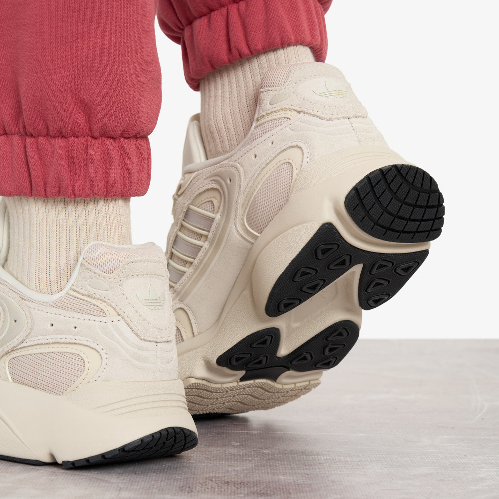 Женские кроссовки adidas Ozmillen - фото 9
