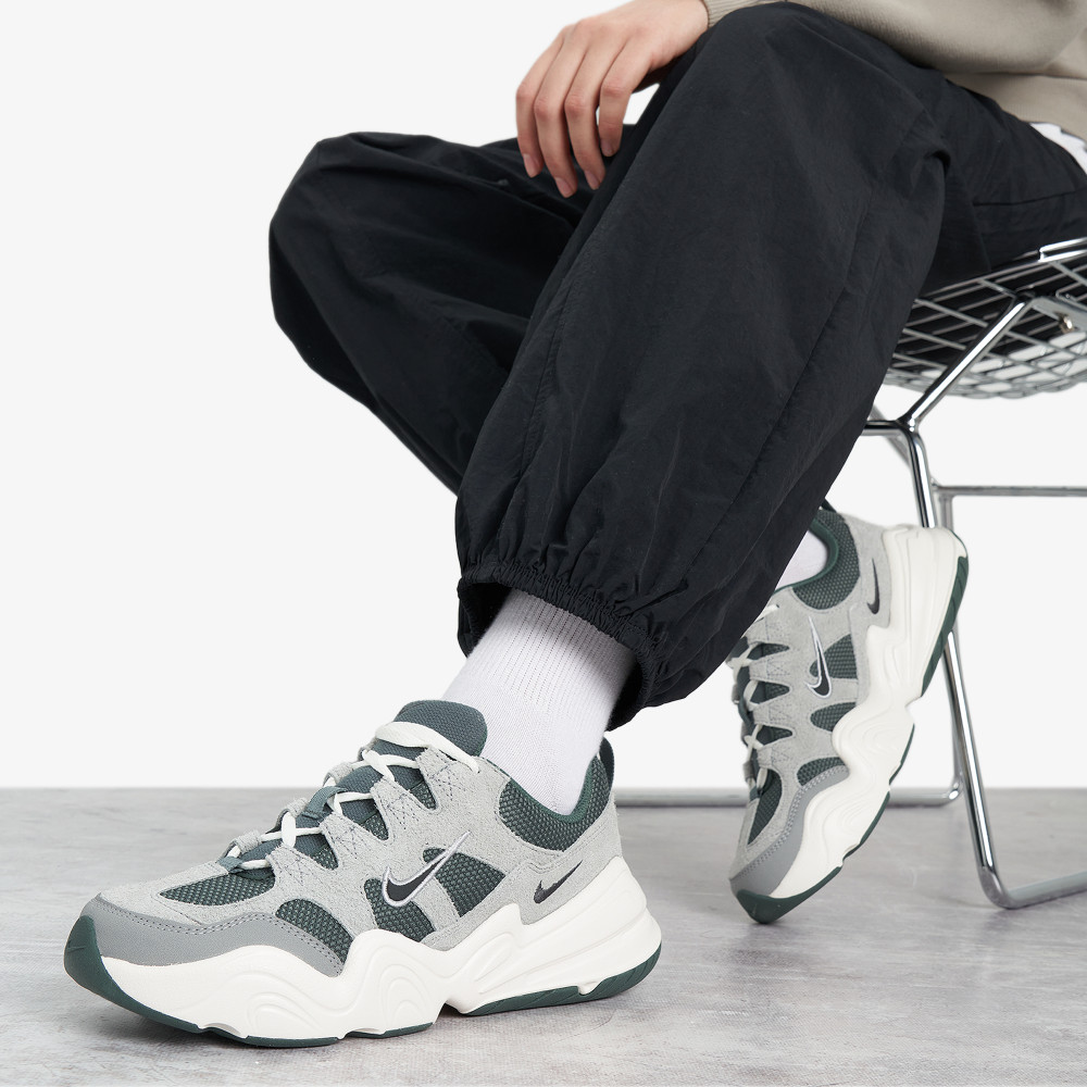 Женские кроссовки Nike Tech Hera - фото 7