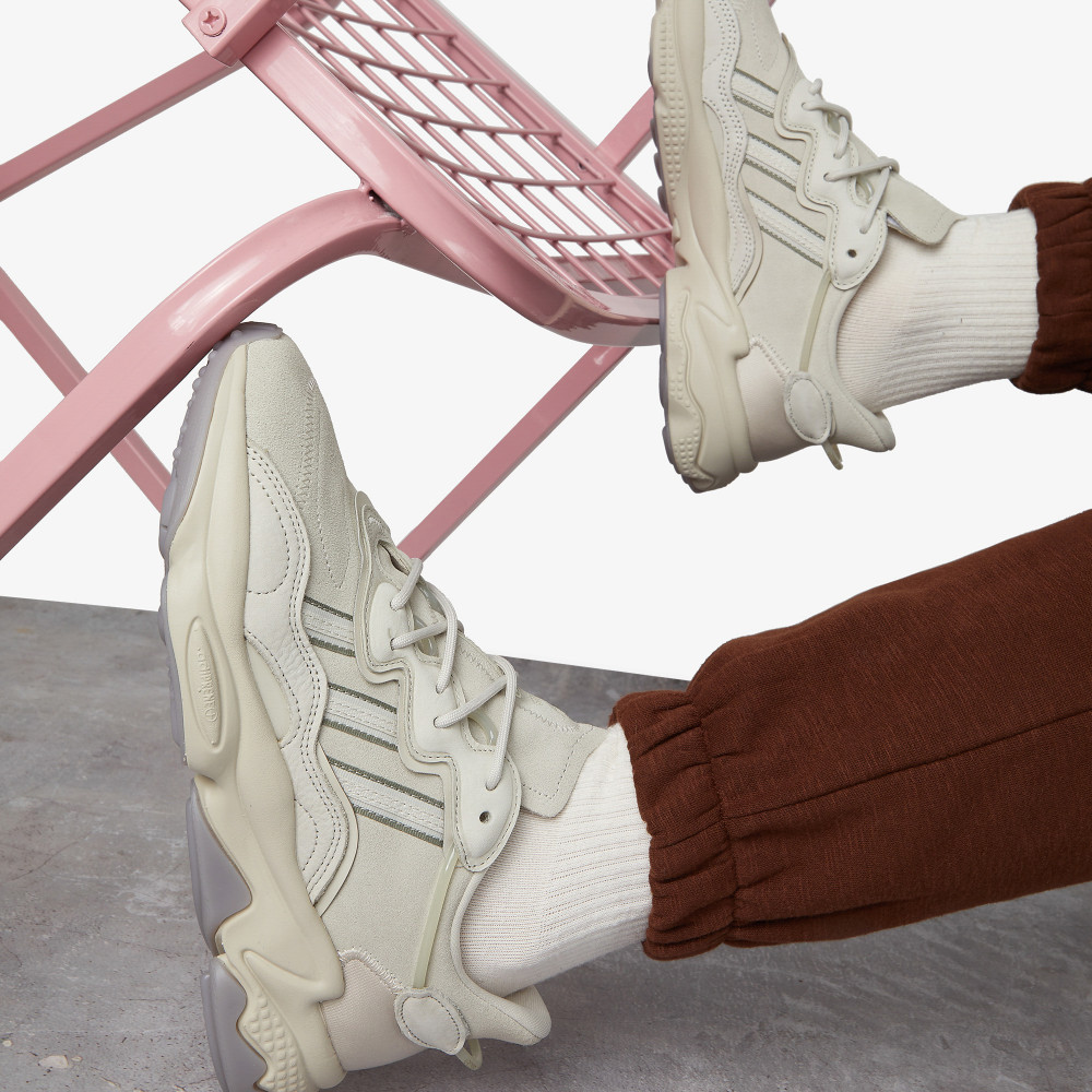 Женские кроссовки adidas Ozweego - фото 8