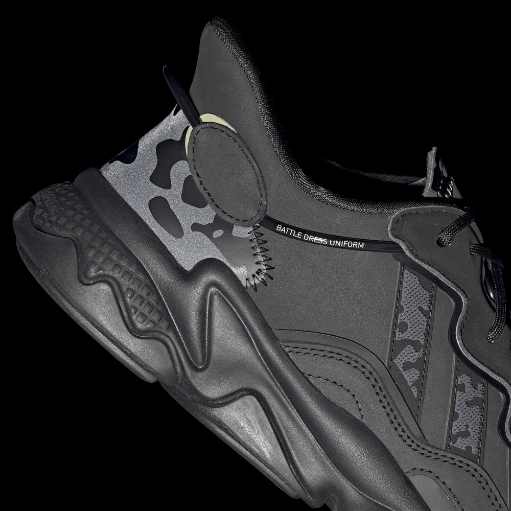 Мужские кроссовки adidas Ozweego - фото 10