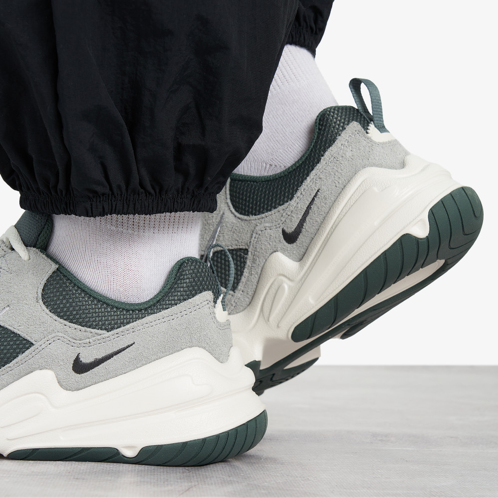 Женские кроссовки Nike Tech Hera - фото 9
