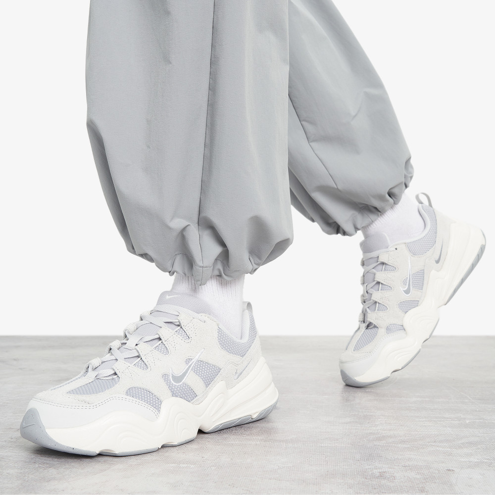 Женские кроссовки Nike Tech Hera - фото 7