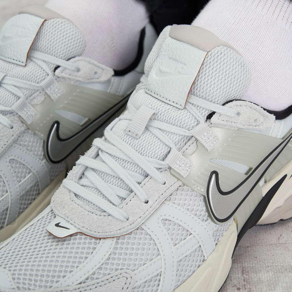 Женские кроссовки Nike V2 K Run - фото 9