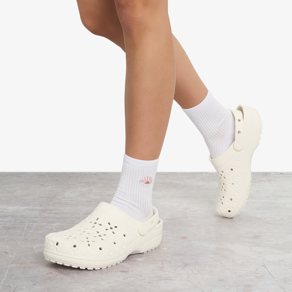 Женские сабо Crocs Classic Floral Cut Out - фото 8