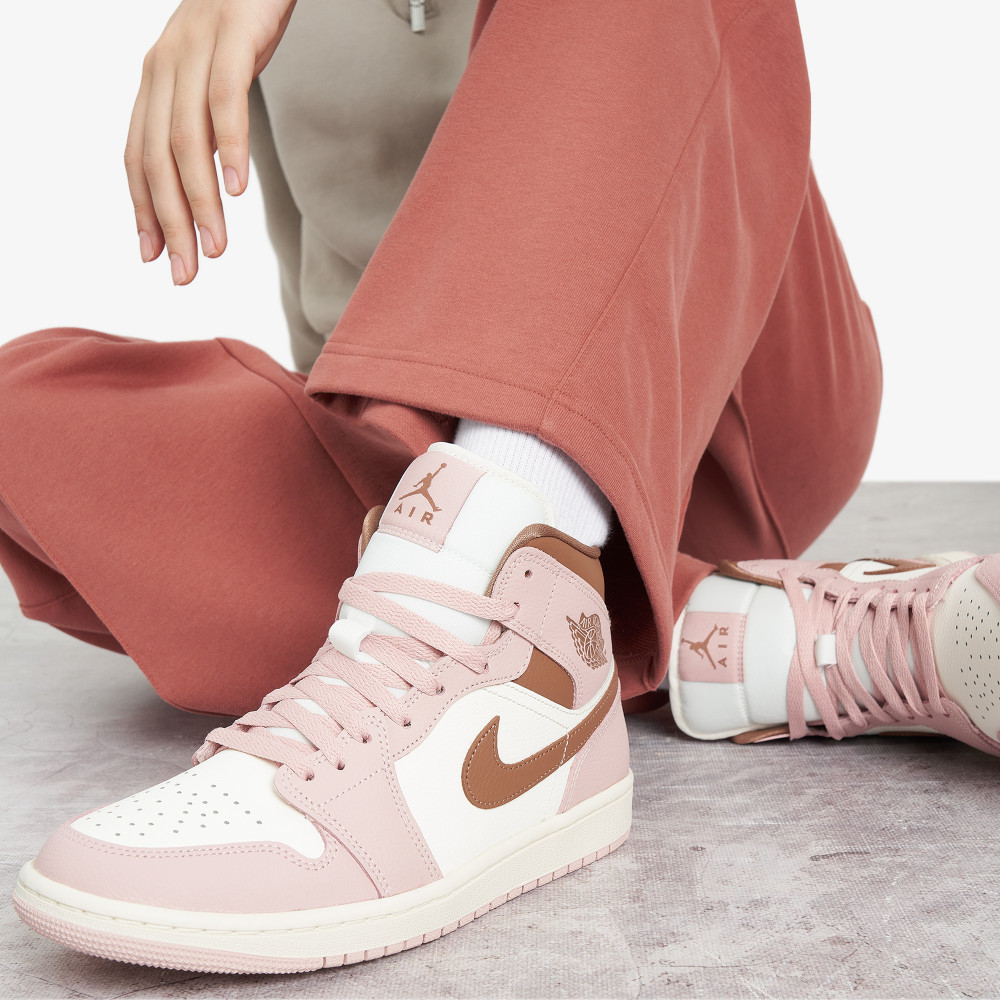 Женские кеды Nike Jordan 1 Mid - фото 7