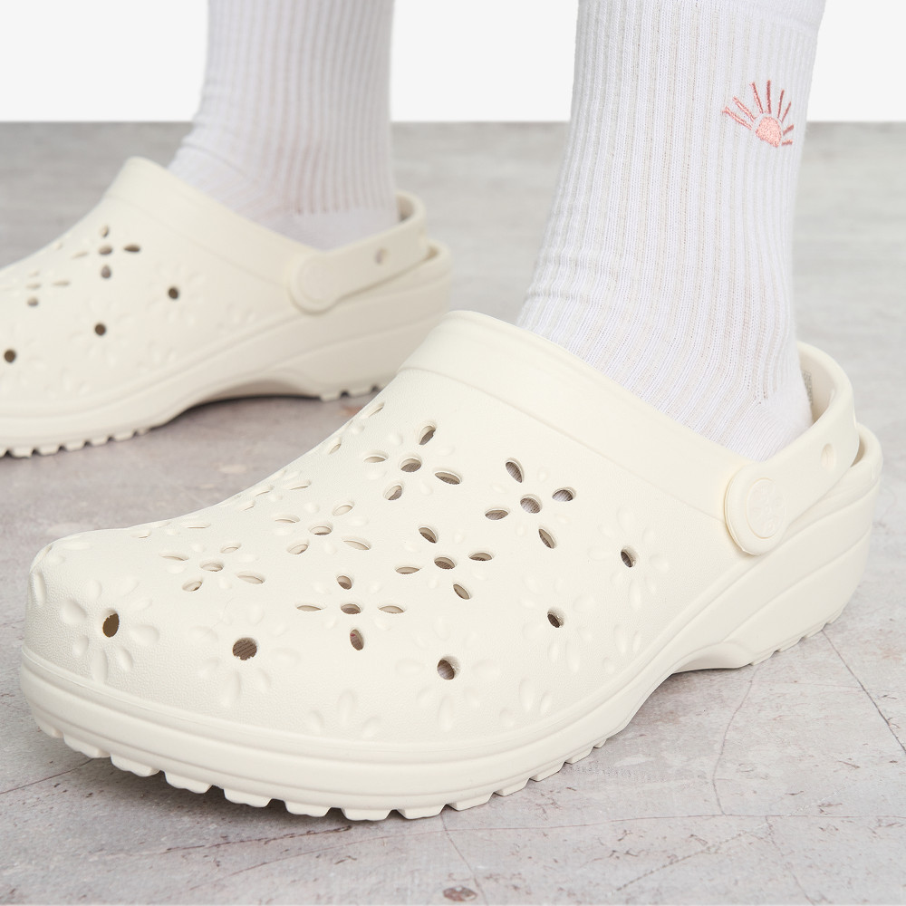 Женские сабо Crocs Classic Floral Cut Out - фото 9