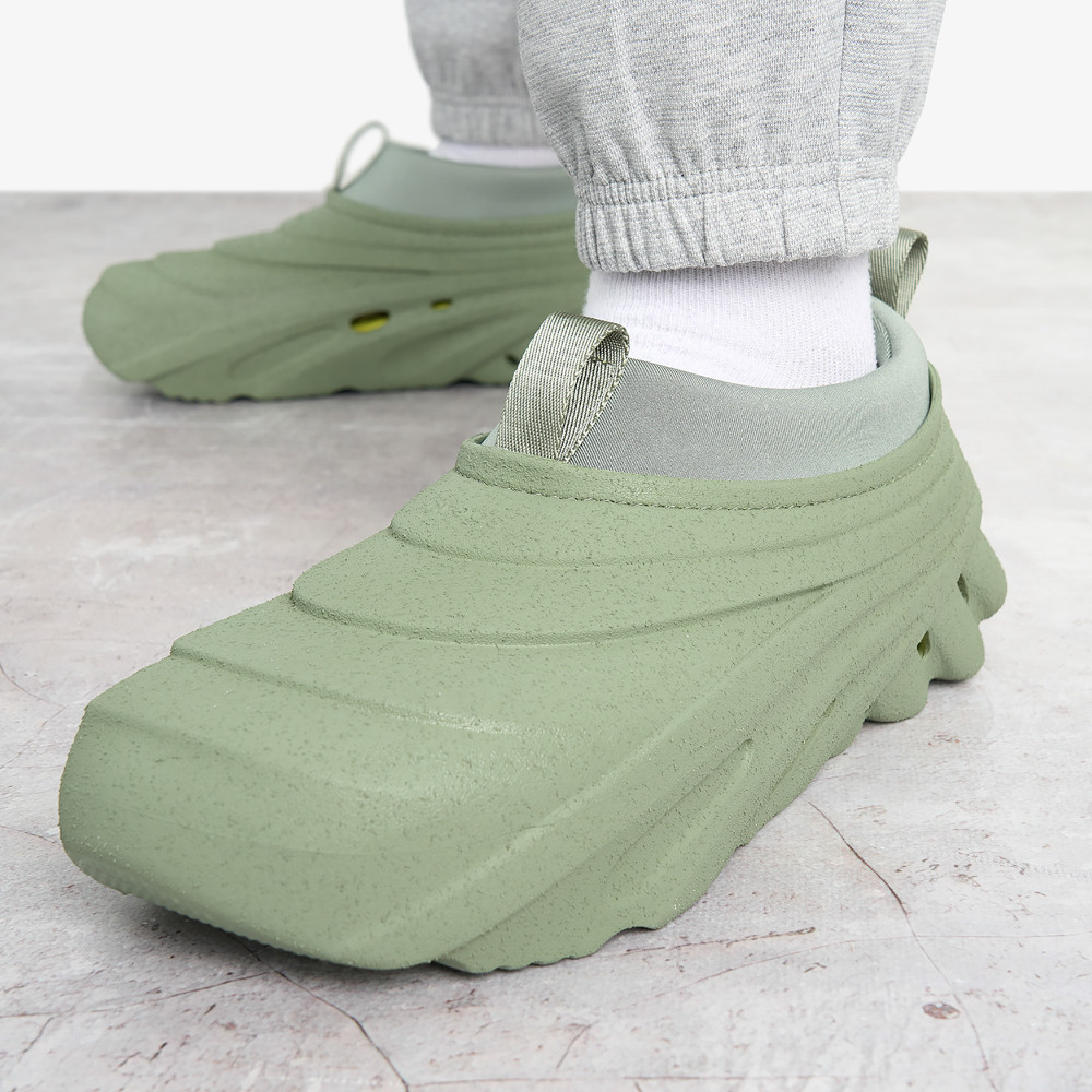 Мужские клоги Crocs Echo Sand Storm - фото 9