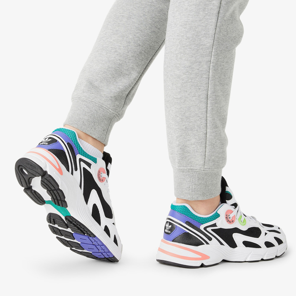 Женские кроссовки adidas Astir - фото 7
