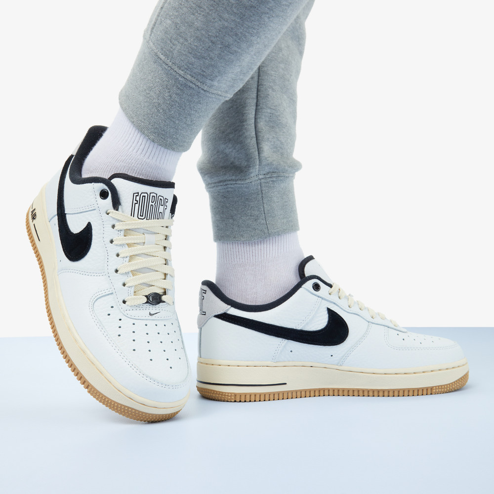 Nike Air Force 1 07 Lx