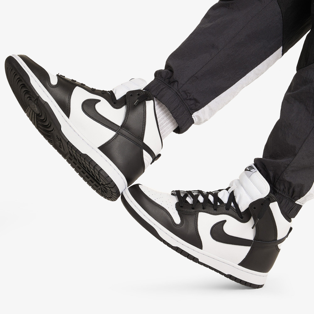 Nike high dunk black hotsell and white